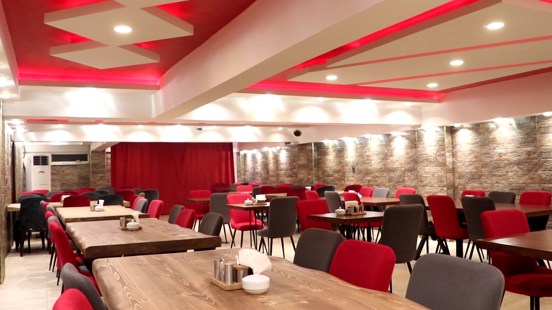 فروش مجموعه کامل (رستوران، تالار و کافی شاپ) ایرانی