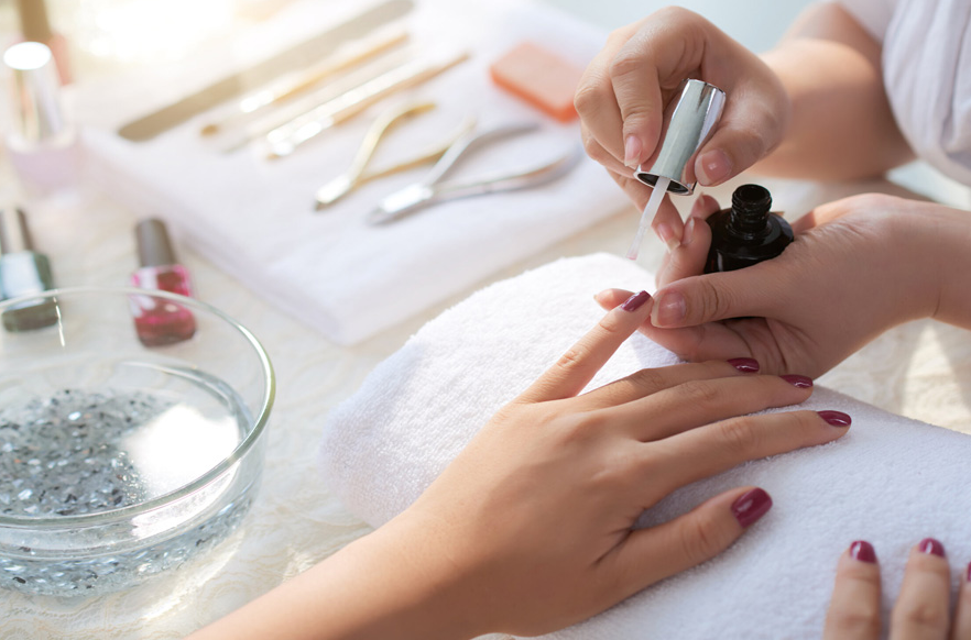 استخدام پرسنل ناخن کار ومژه کار