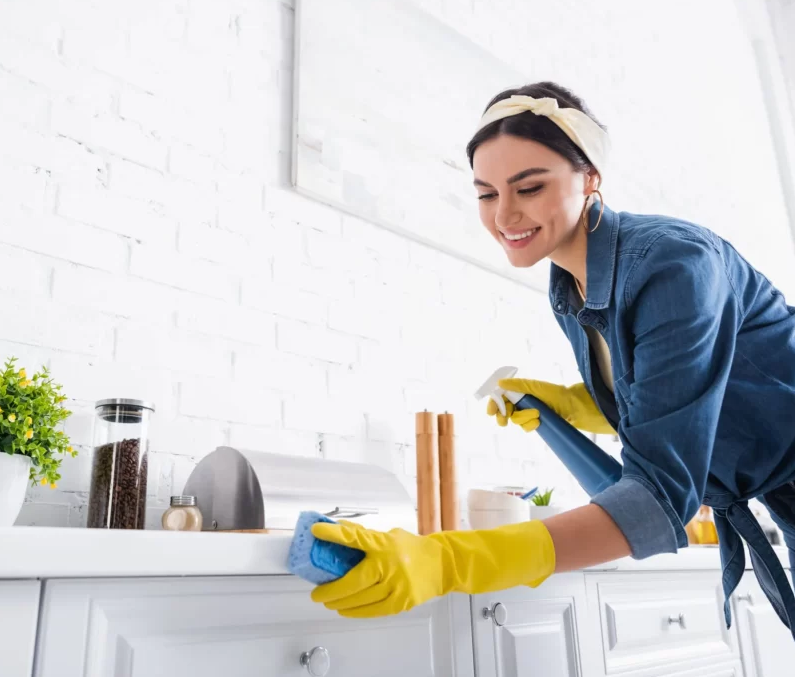 استخدام خانم برای آشپزی و نظافت ویلا در آرناووت کوی