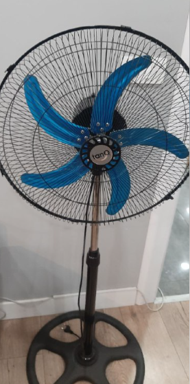 سه عدد پنکه ایستاده