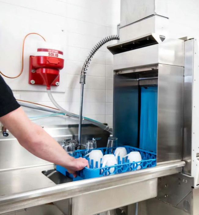 استخدام ظرفشور برای کافه در بیلیکدوزو