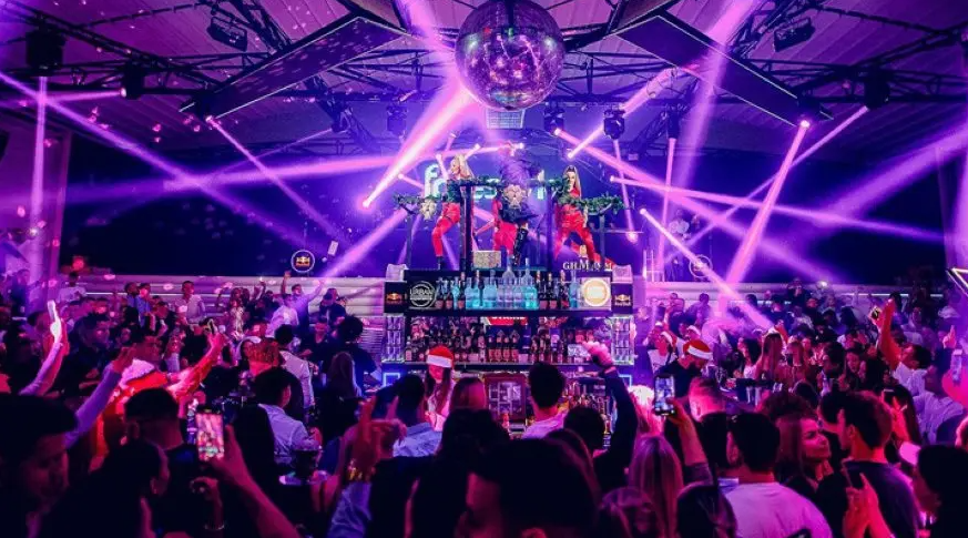 استخدام نیروی خانم و آشپز برای کلاب در لوله بورگاز