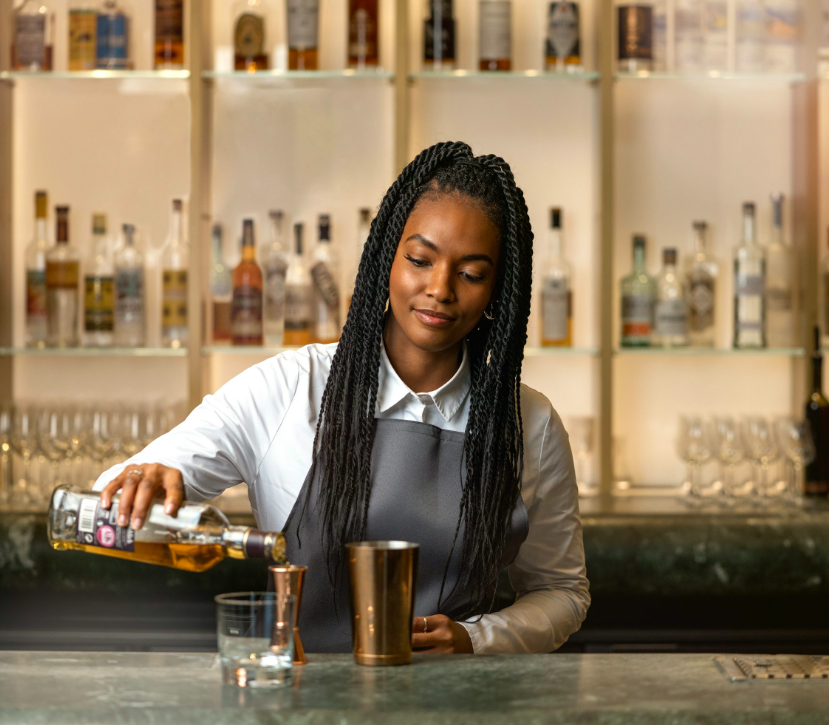 استخدام نیروی خانم برای دیسکو در تکسیم