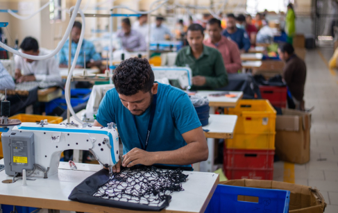 استخدام نیرو برای تولیدی پوشاک در باجیلار