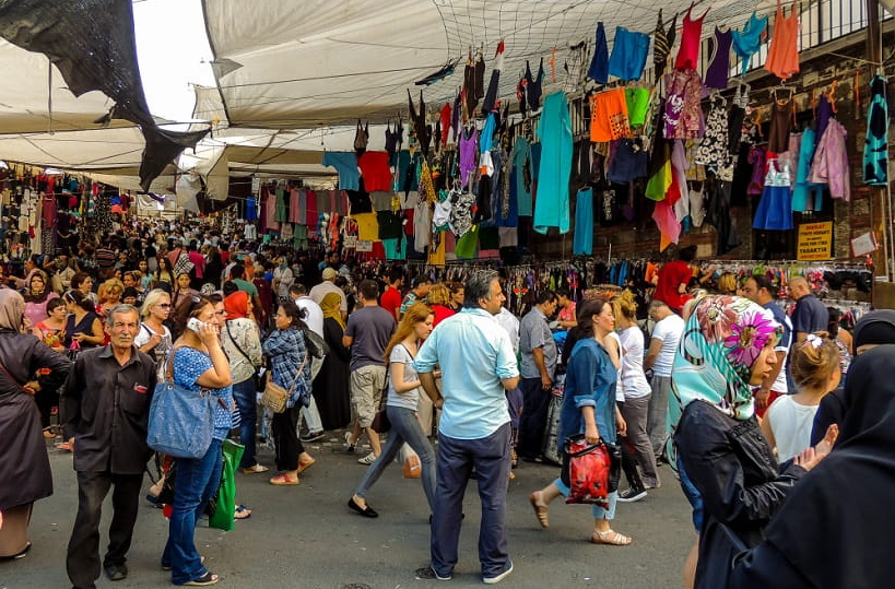 استخدام فروشنده در محدوده تکسیم