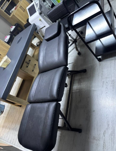 فروش صندلی، میز و تخت مناسب سالن ارایشی