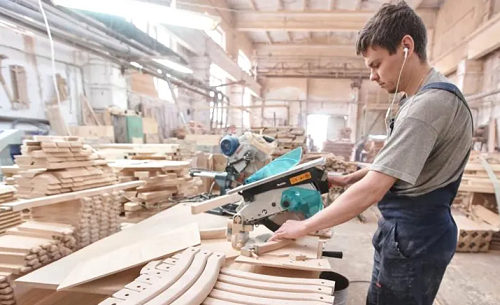 استخدام نیرو برای شرکت ساخت میز و صندلی